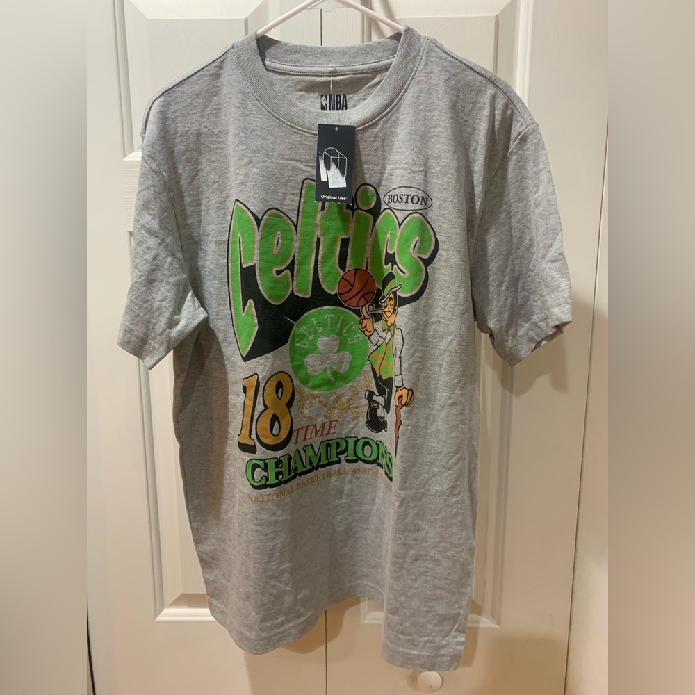 NBA Men’s Boston Celtics Gray and Green Tee size Small